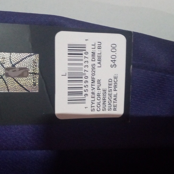 Lakers button up short sleeve t-shirt color is purple sizes large - Picture 6 of 7